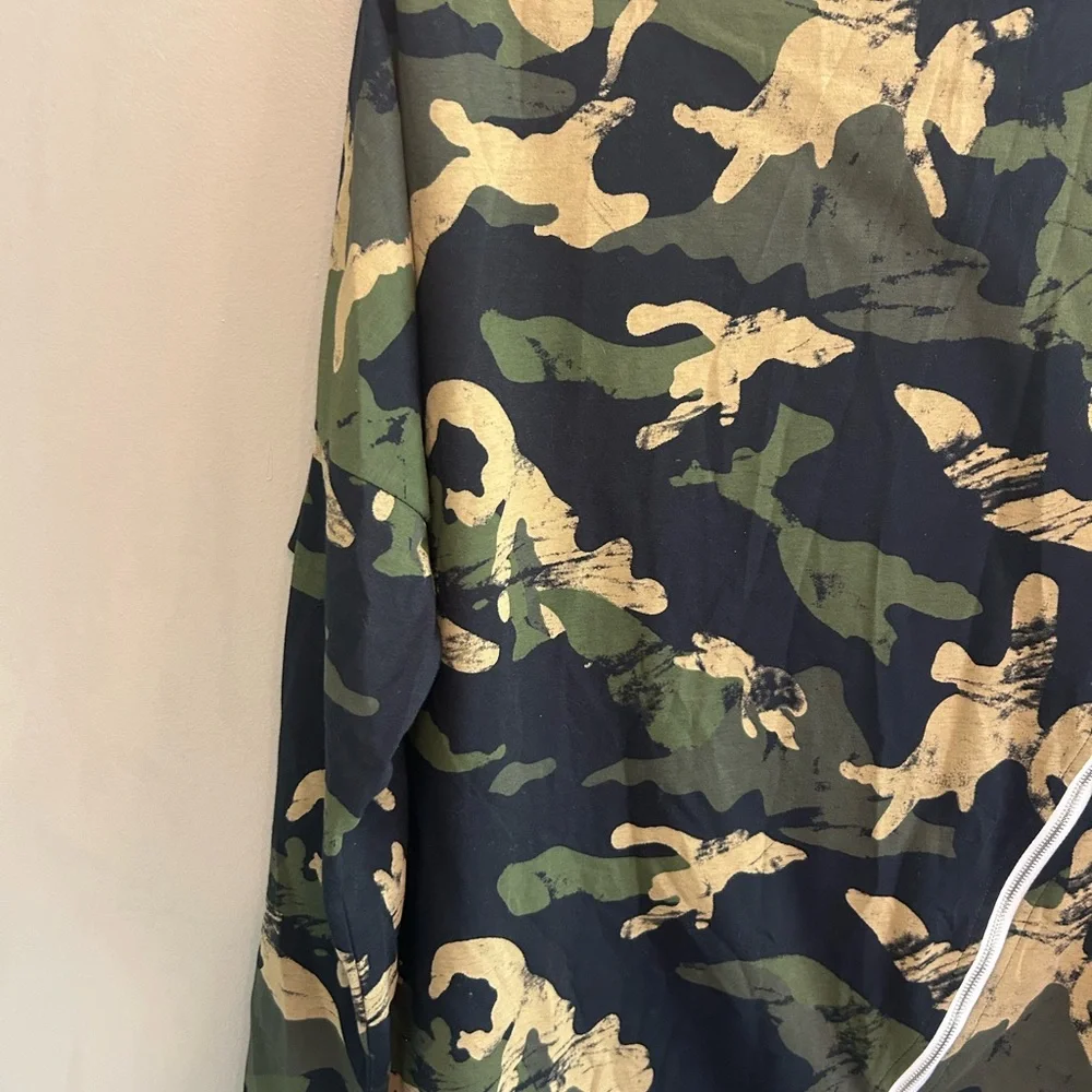NWOT TOV Los Angeles Womens Camouflage Crazy Zipper Asymmetrical size 38/M